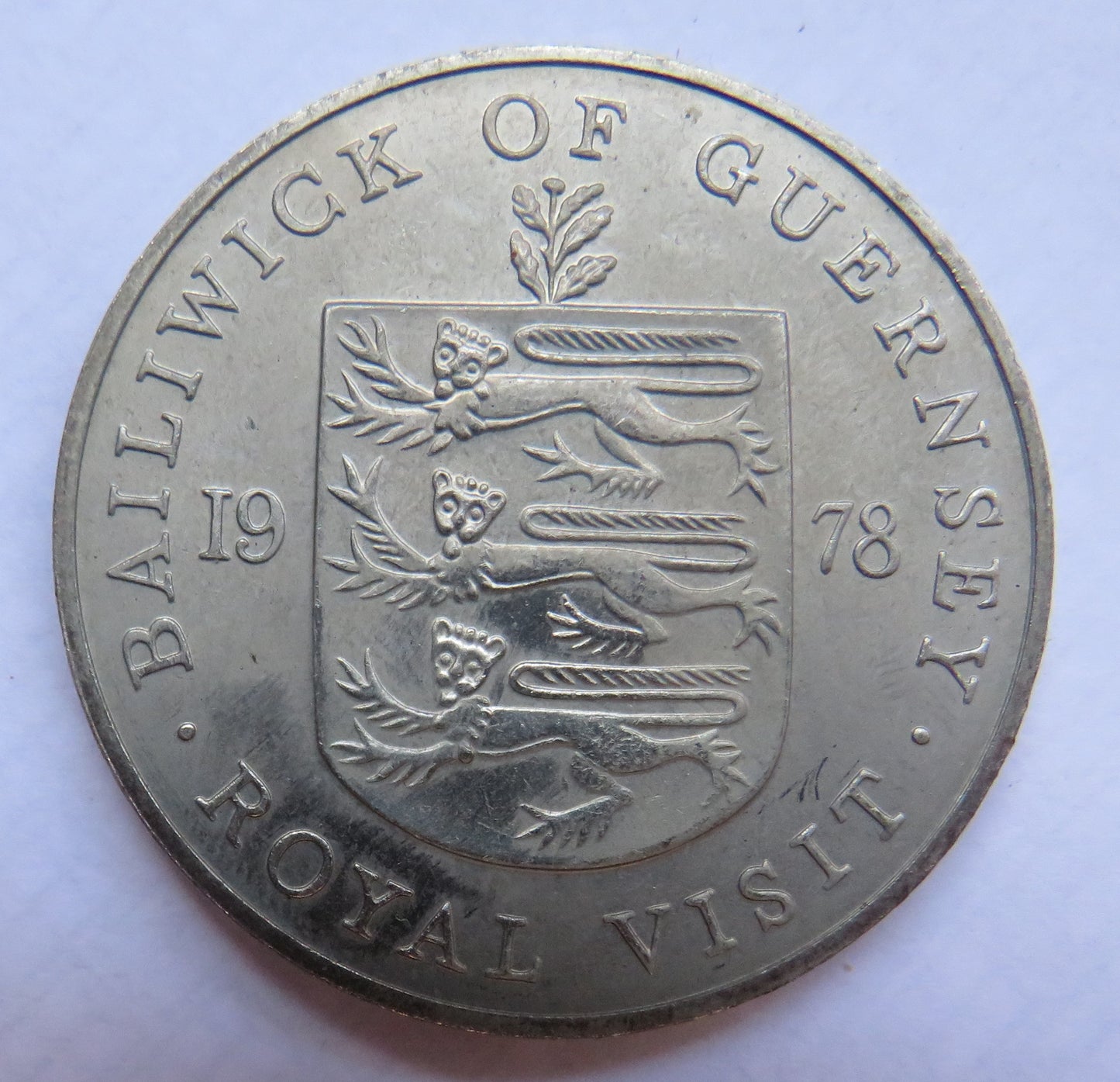 1978 Queen Elizabeth II Bailiwick Of Guernsey Crown Coin - Royal Visit