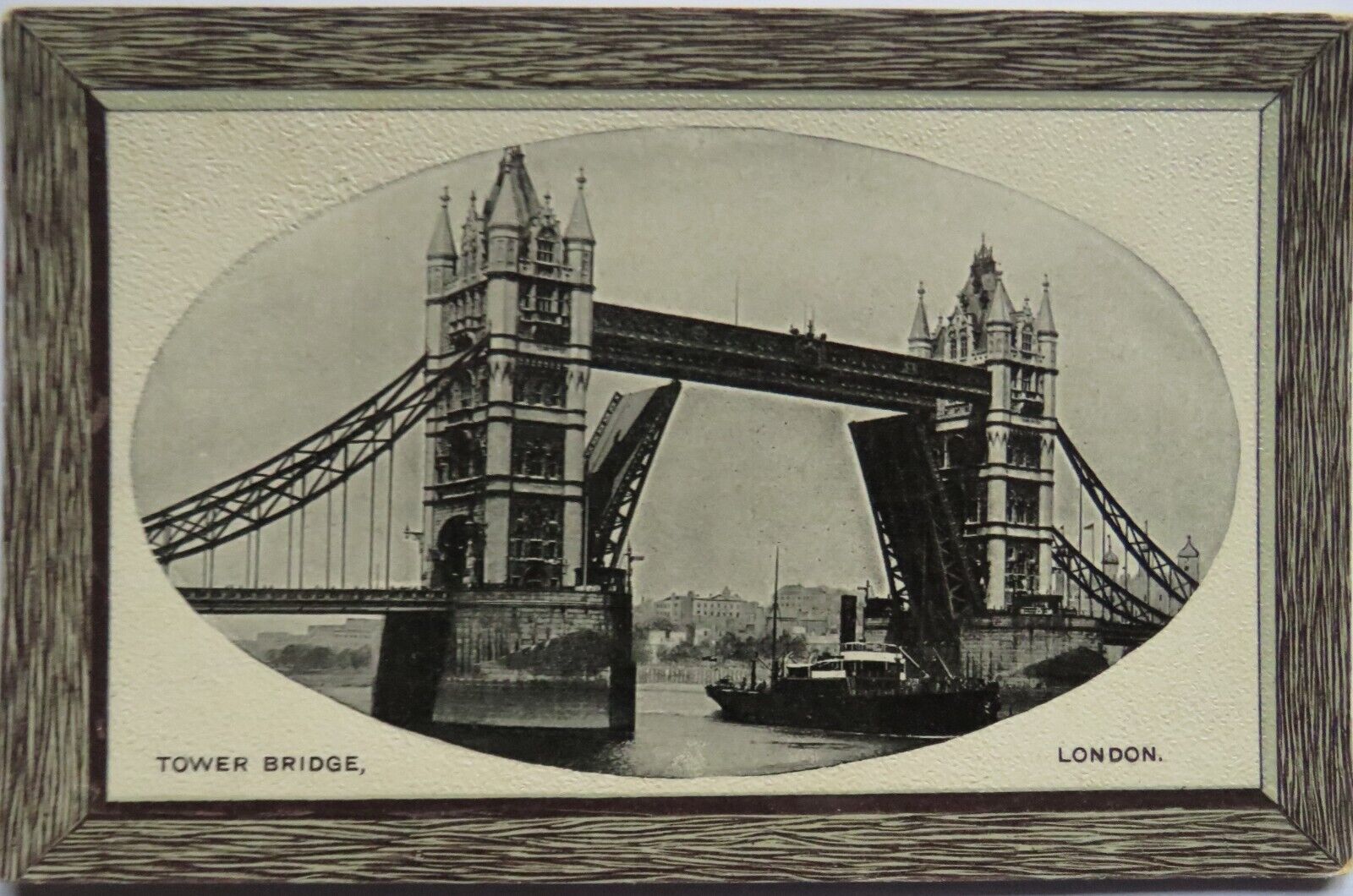 Old Postcard of Tower Bridge, London - Ref : 1035