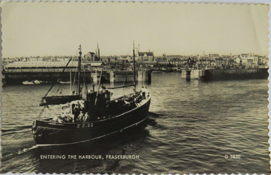 Old Postcard of Entering The Harbour, Fraserburgh - Ref : 1020