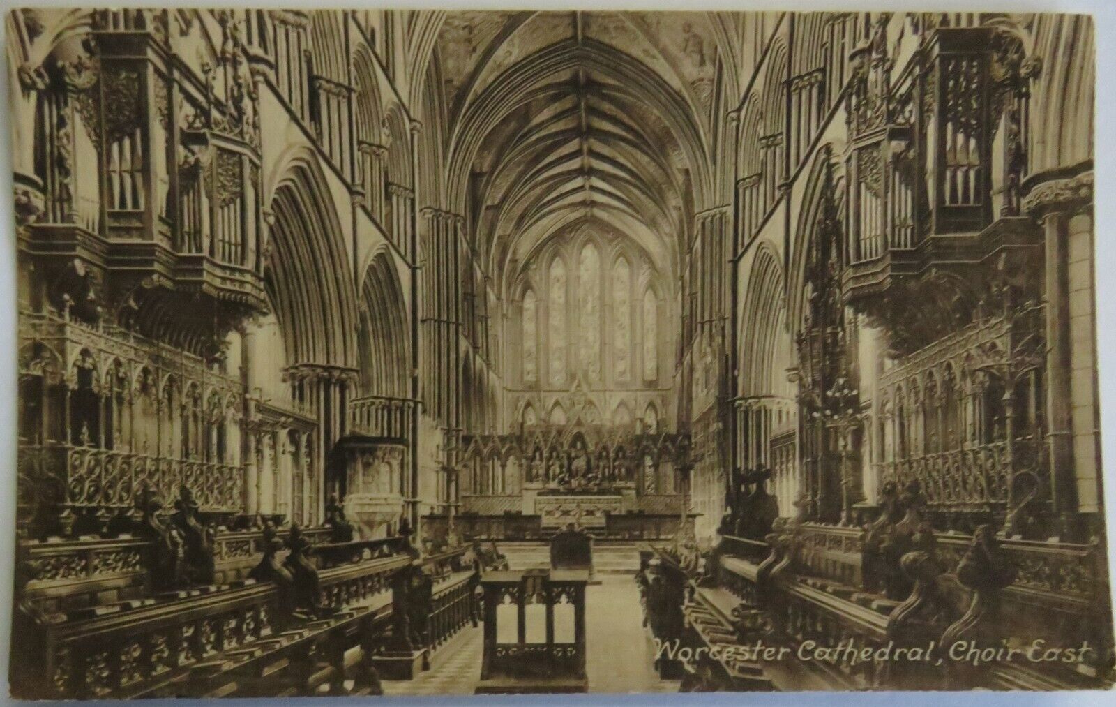 Old Postcard of Worcester Cathedral Choir East 1920 - Ref : 1037