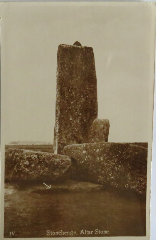 Old Postcard of Stonehenge, Altar Stone - Ref : 1042