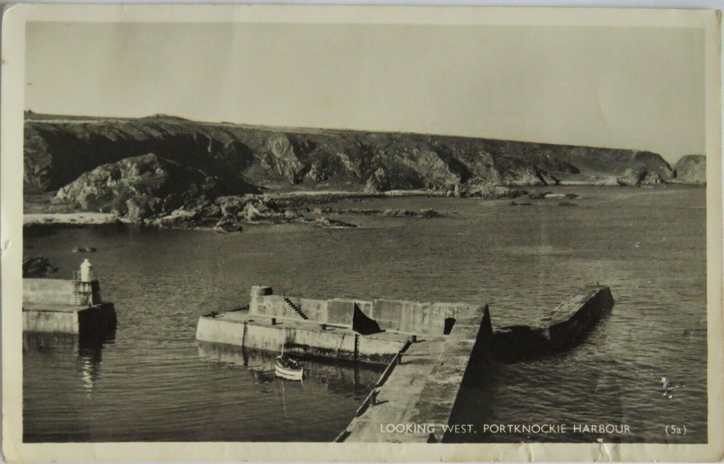 Old Postcard of Looking West, Portknockie Harbour - Ref : 1019