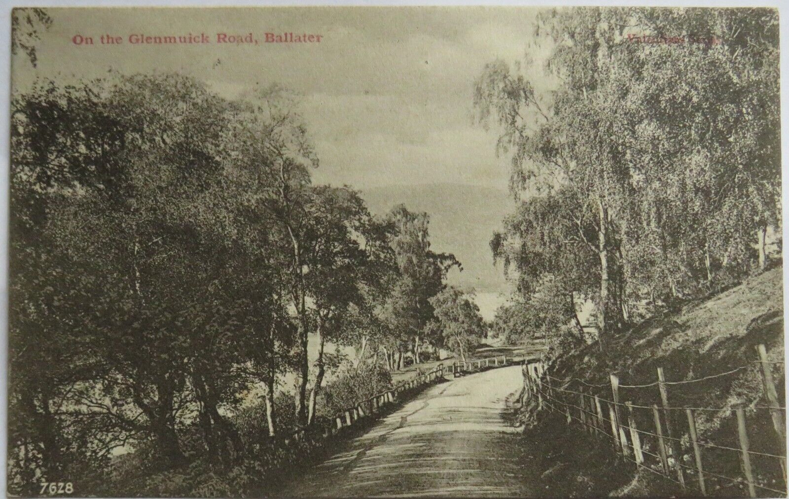 Old Postcard On The Glenmuick Road, Ballater -  Ref : 1013