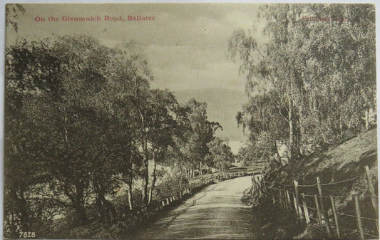 Old Postcard On The Glenmuick Road, Ballater -  Ref : 1013