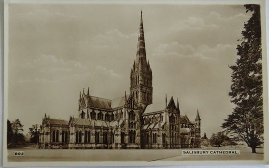 Old Postcard of Salisbury Cathedral - Ref : 1042