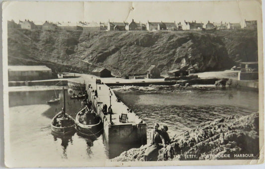 Old Postcard of The Jetty, Portknockie Harbour -  Ref : 1022