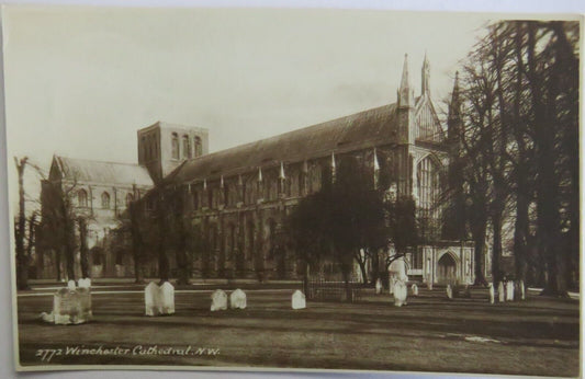 Old Postcard of Winchester Cathedral - Ref : 1032