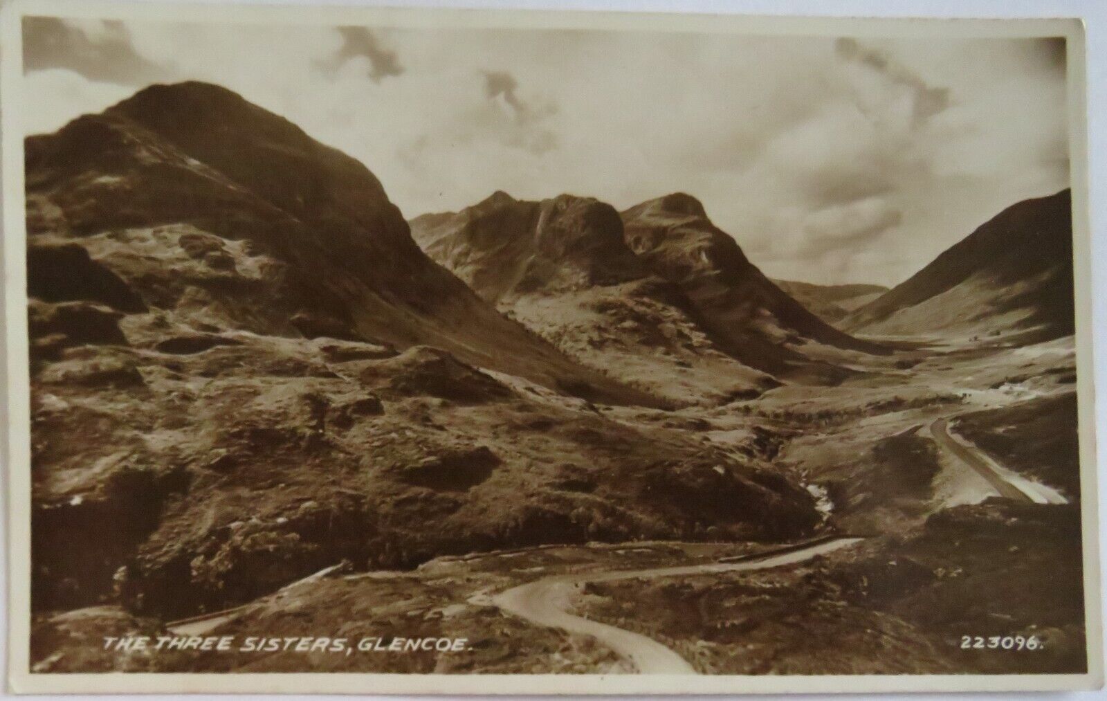 Old Antique Postcard of The Three Sisters Glencoe - Ref : 1038