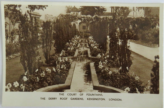 Old Postcard of The Court of Fountains Kensington London  - Ref : 1016