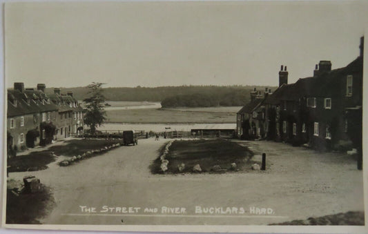 Old Antique Postcard of The Street and River Bucklars Hard - Ref : 1038