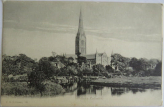 Old Postcard of Salisbury Cathedral - Ref : 1042