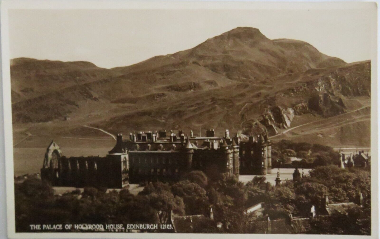 Old Postcard of The Palace of Holyrood House, Edinburgh - Ref : 1032
