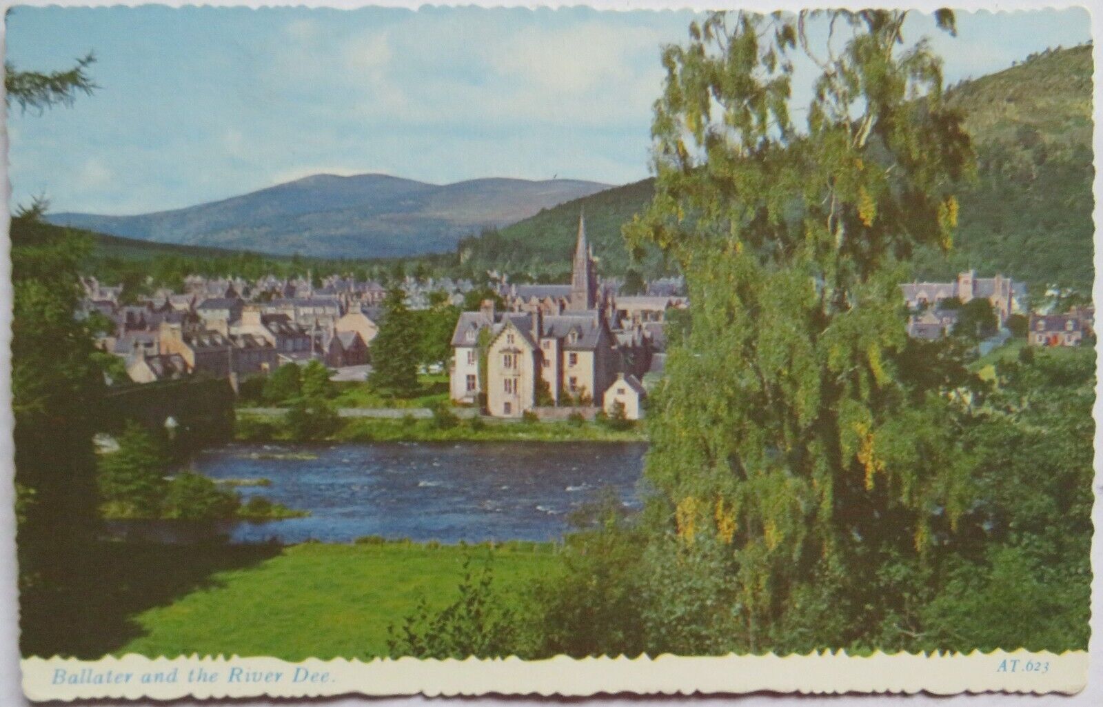 Vintage Postcard of  Ballater and the River Dee - Ref : 1004