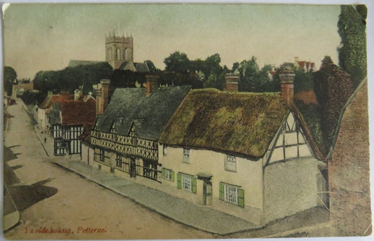 Old Postcard of Ye Olde Houses Potterne - Ref : 1042