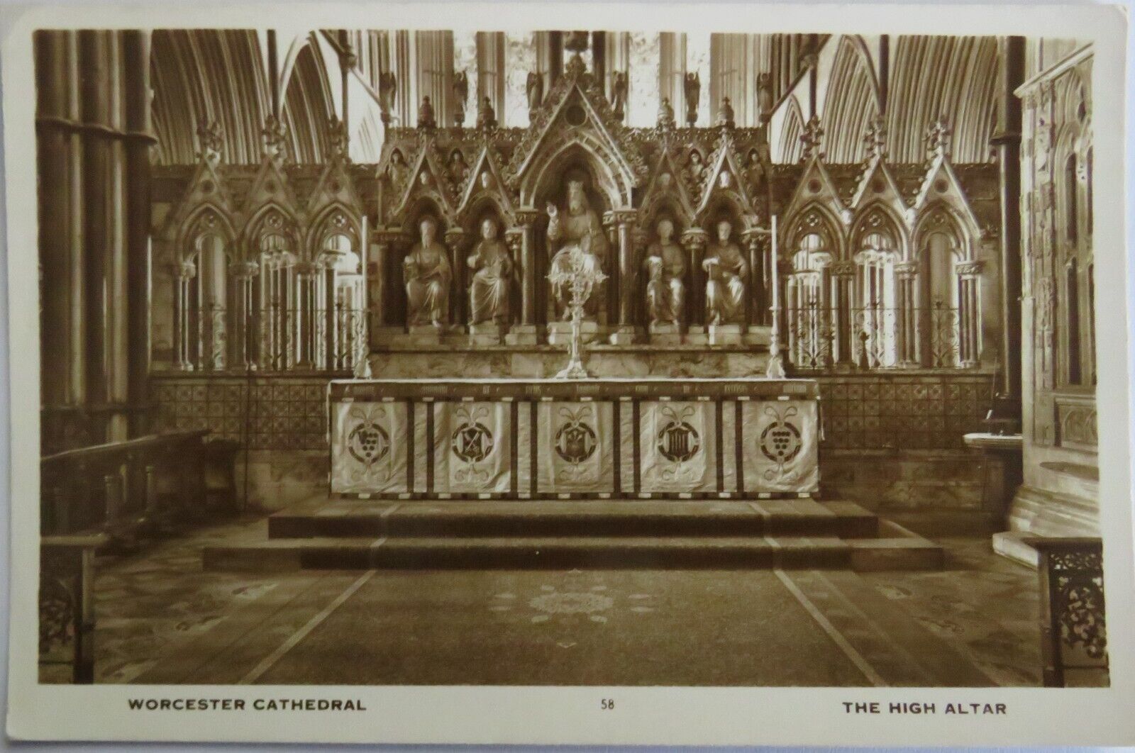 Old Postcard of Worcester Cathedral The High Altar - Ref : 1031