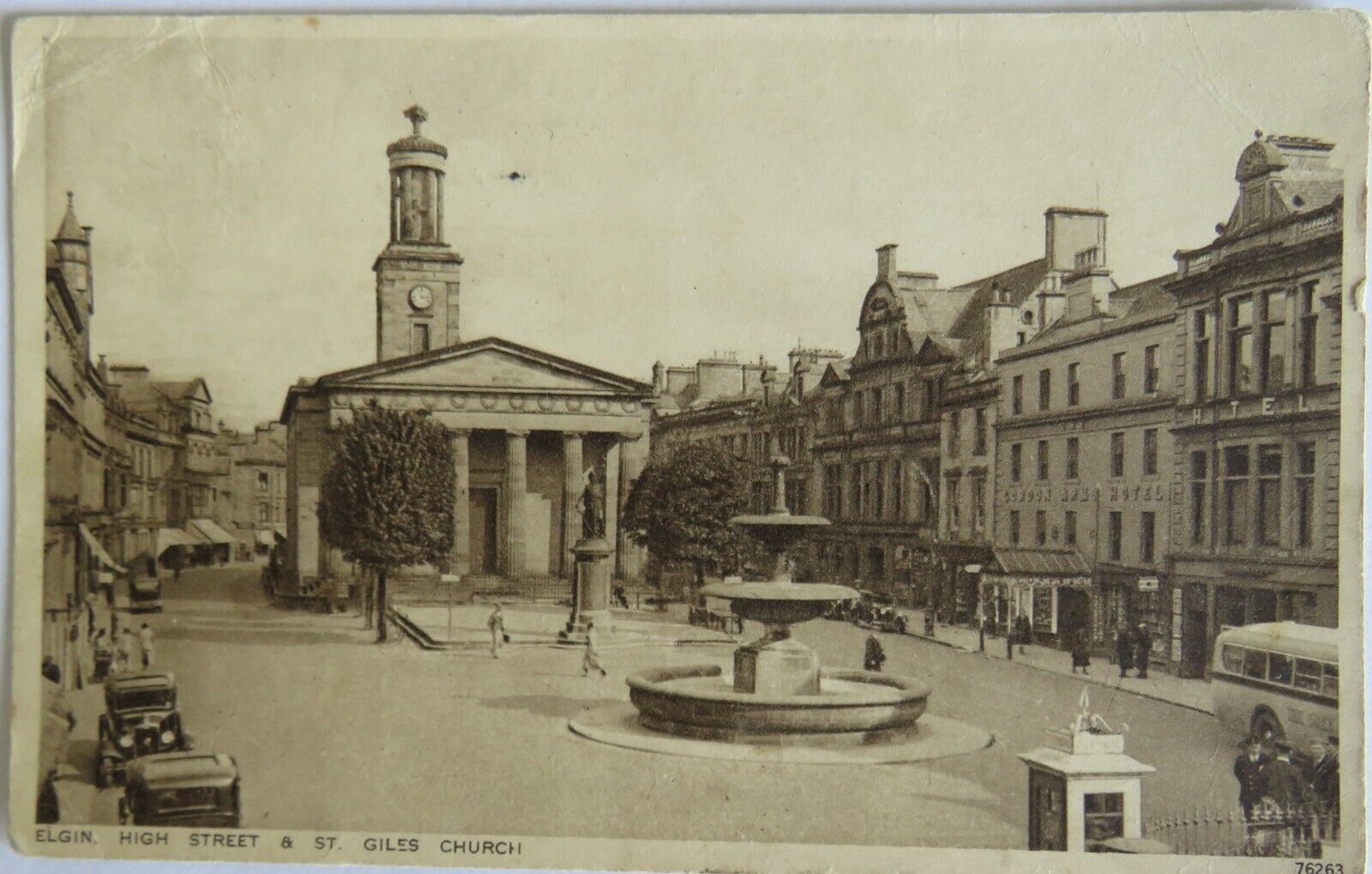 Old Postcard Of  Elgin High Street & St Giles Church - Ref : 1001
