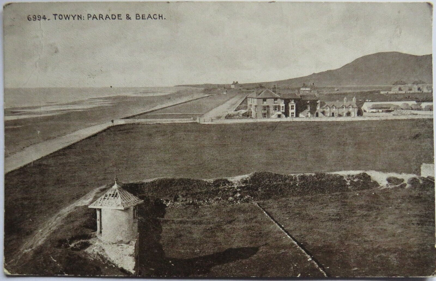 Old Postcard of Towyn Parade and Beach 1916 - Ref : 1036