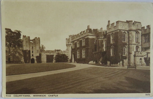 Old Antique Postcard of The Courtyard, Warwick Castle - Ref : 1039