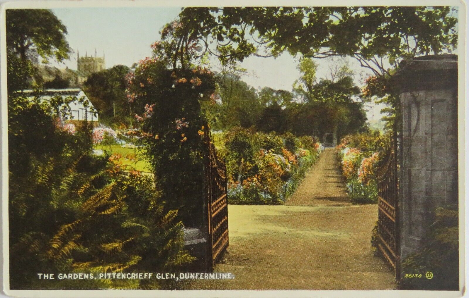 Old Postcard of The Gardens, Pittencrieff Glen, Dunfermline - Ref  : 1019