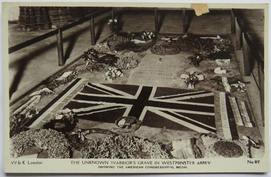 Old Postcard of The Unknown Warrior's Grave In Westminster Abbey - Ref : 1033
