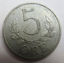 Load image into Gallery viewer, 1941 Denmark 5 Ore Coin
