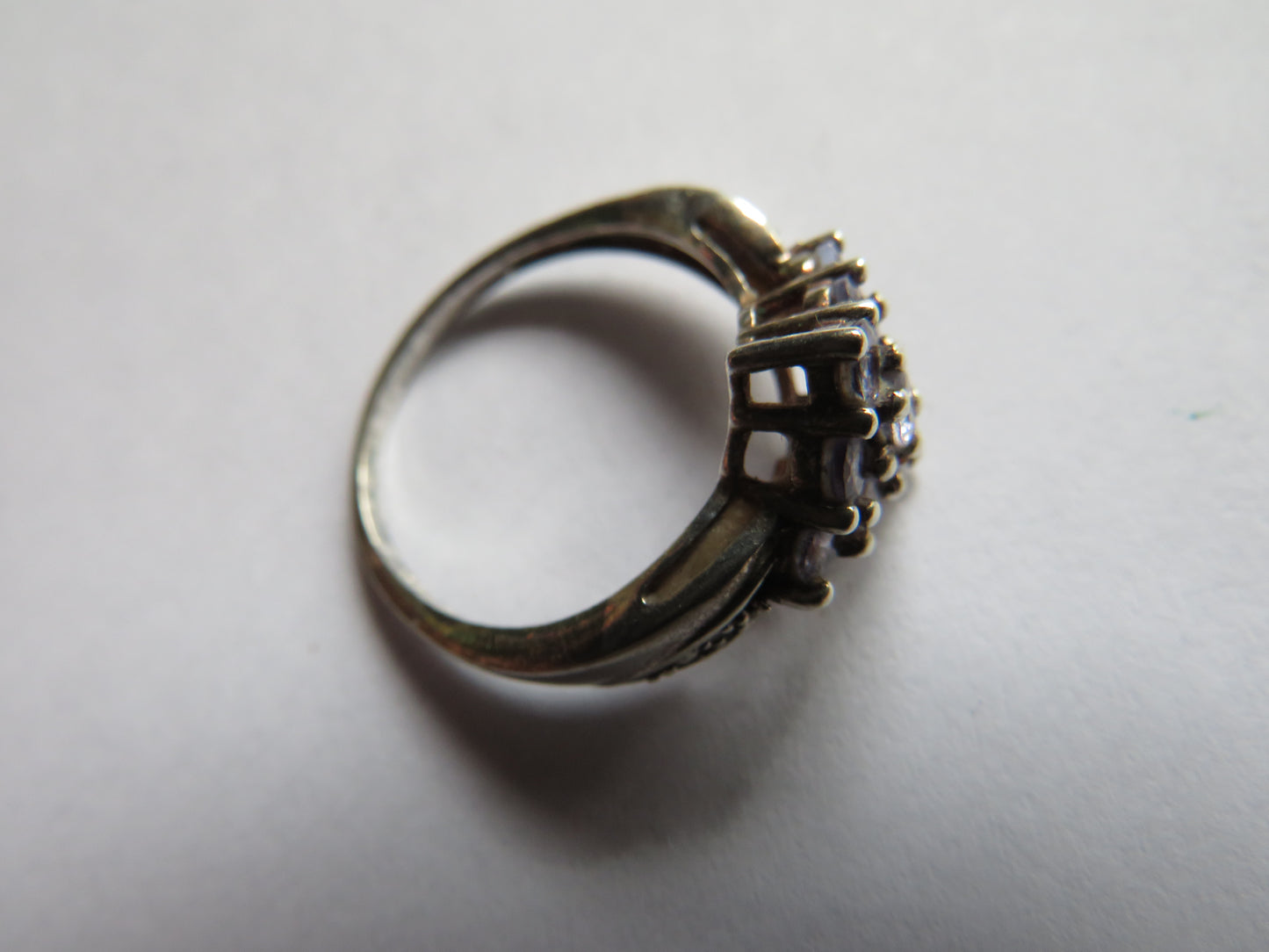 Stylish Ladies Sterling Silver & Lilac Stone Ring UK Size O & 1/2