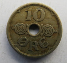 Load image into Gallery viewer, 1924 Denmark 10 Ore Coin
