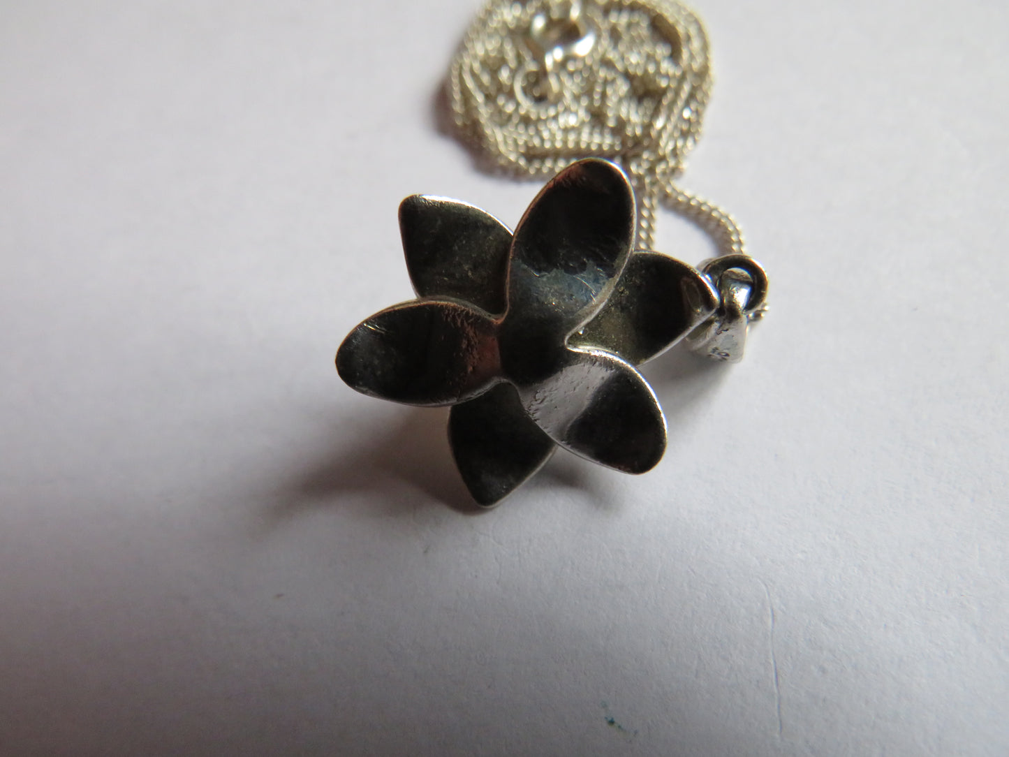 Stylish Ladies Sterling Silver Ladies Necklace & Pearl Pendant In Floral Style