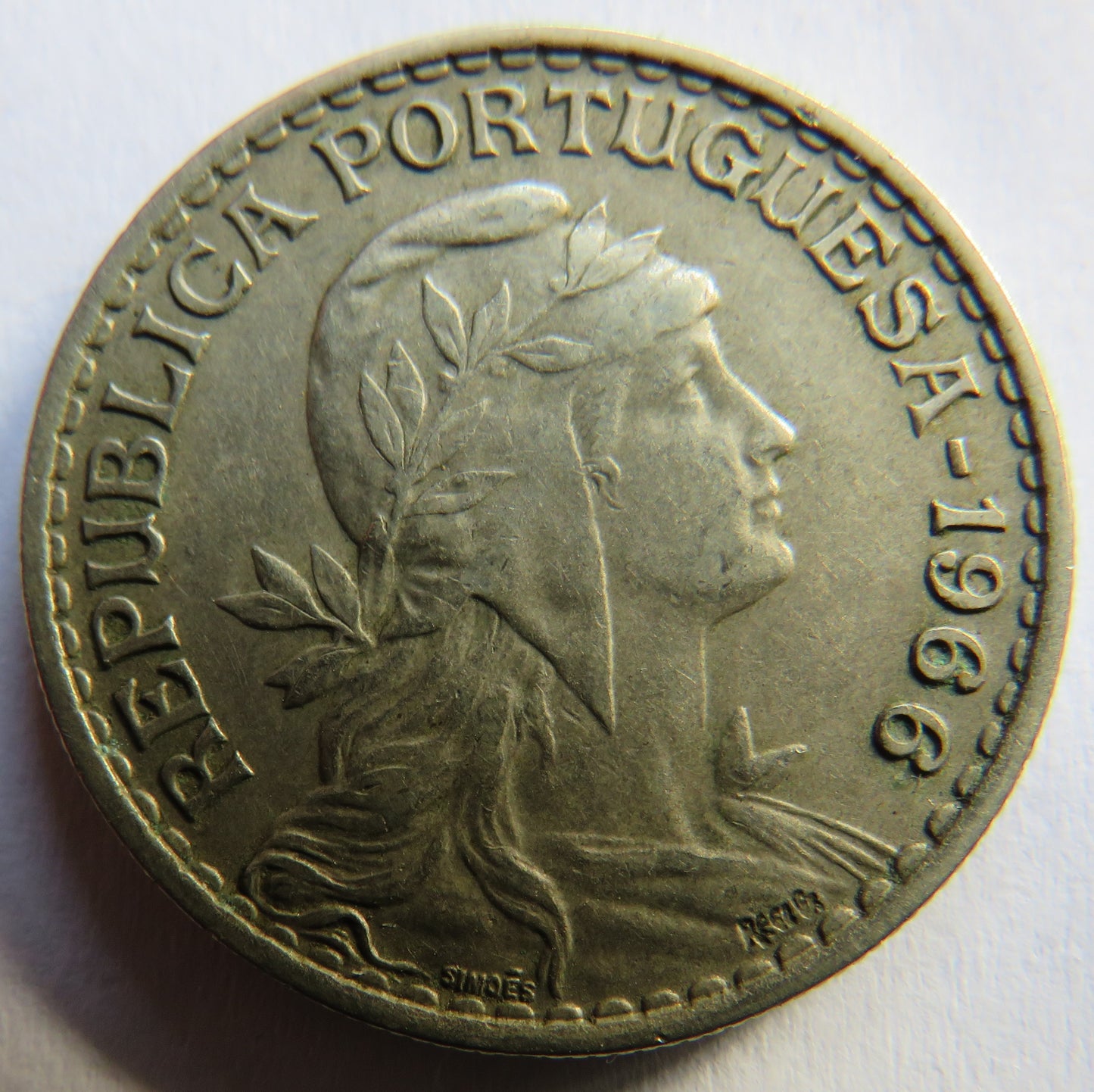 1966 Portugal One Escudo Coin