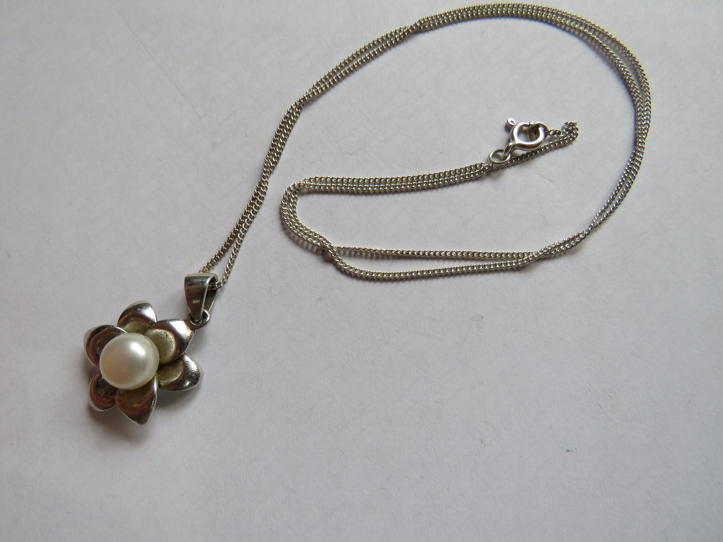 Stylish Ladies Sterling Silver Ladies Necklace & Pearl Pendant In Floral Style