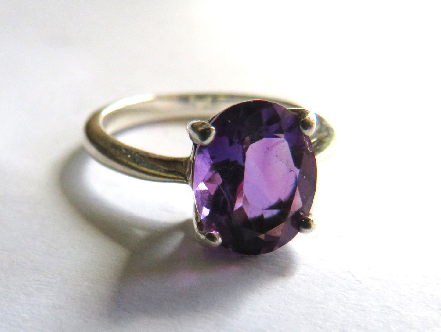 Stylish Ladies Sterling Silver & Purple Stone Ring - UK Size O & 1/2