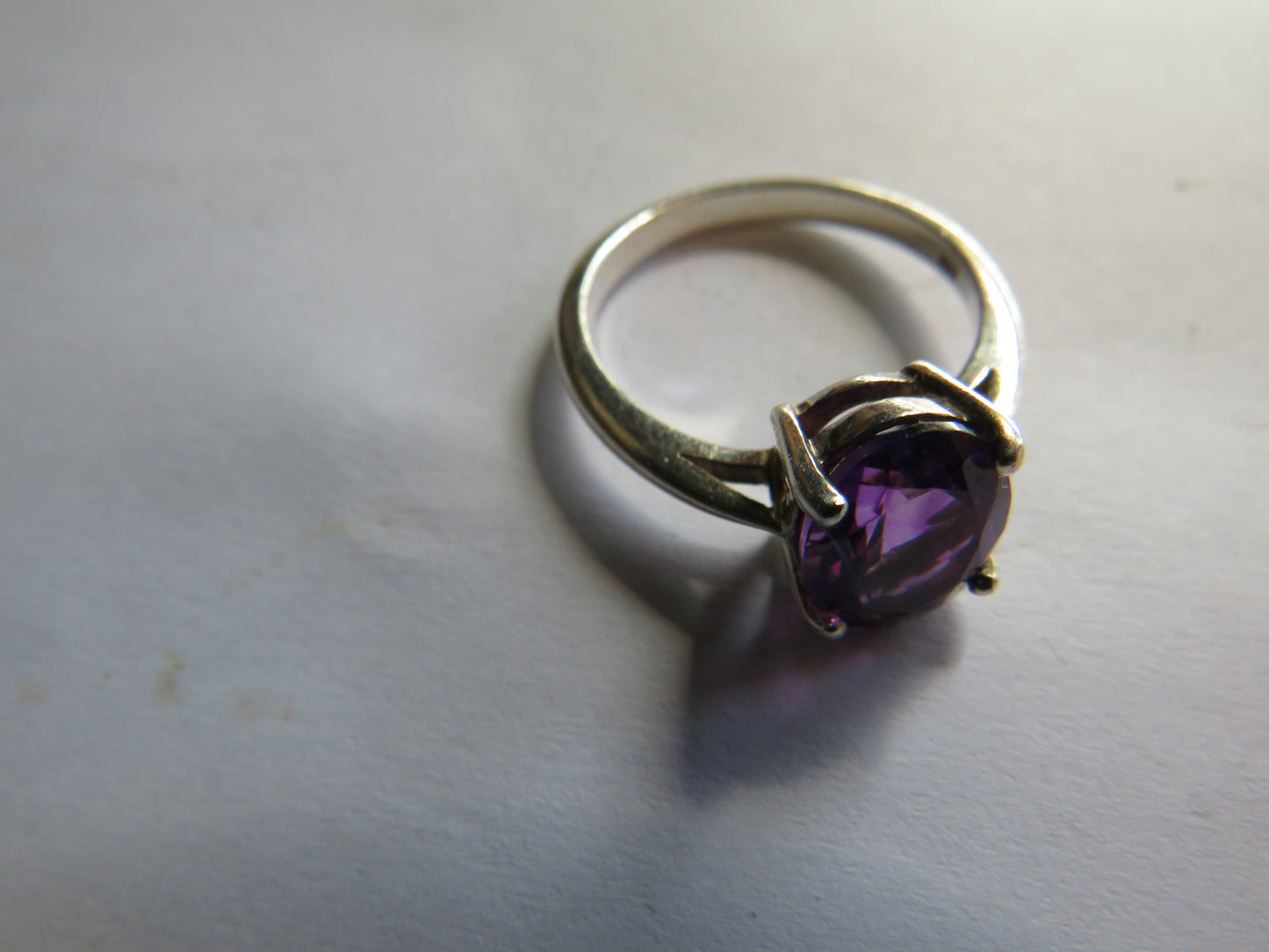 Stylish Ladies Sterling Silver & Purple Stone Ring - UK Size O & 1/2
