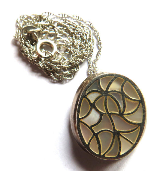 Ladies Sterling Silver Necklace & Silver & Mother of Pearl Pendant
