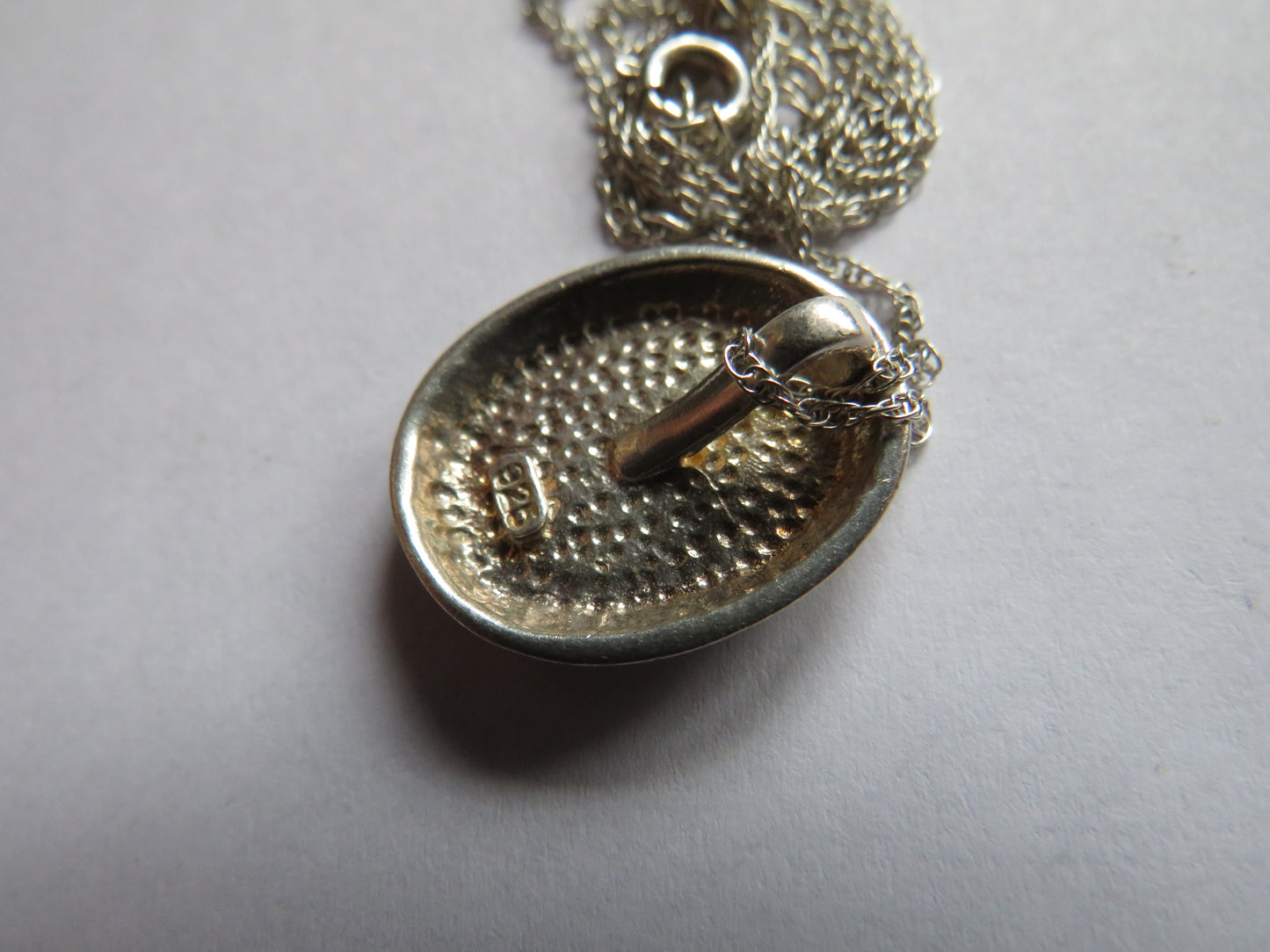 Ladies Sterling Silver Necklace & Silver & Mother of Pearl Pendant
