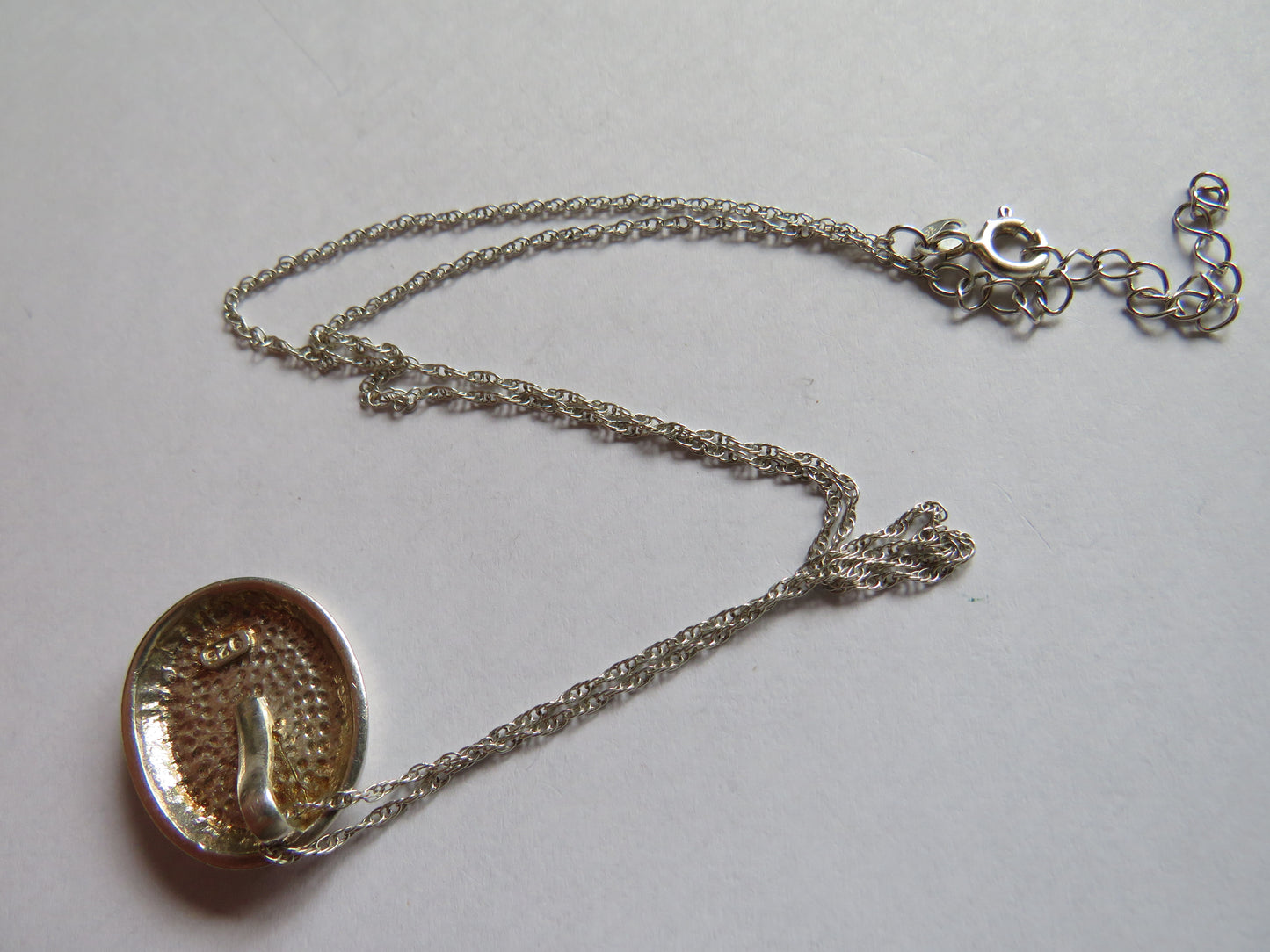 Ladies Sterling Silver Necklace & Silver & Mother of Pearl Pendant