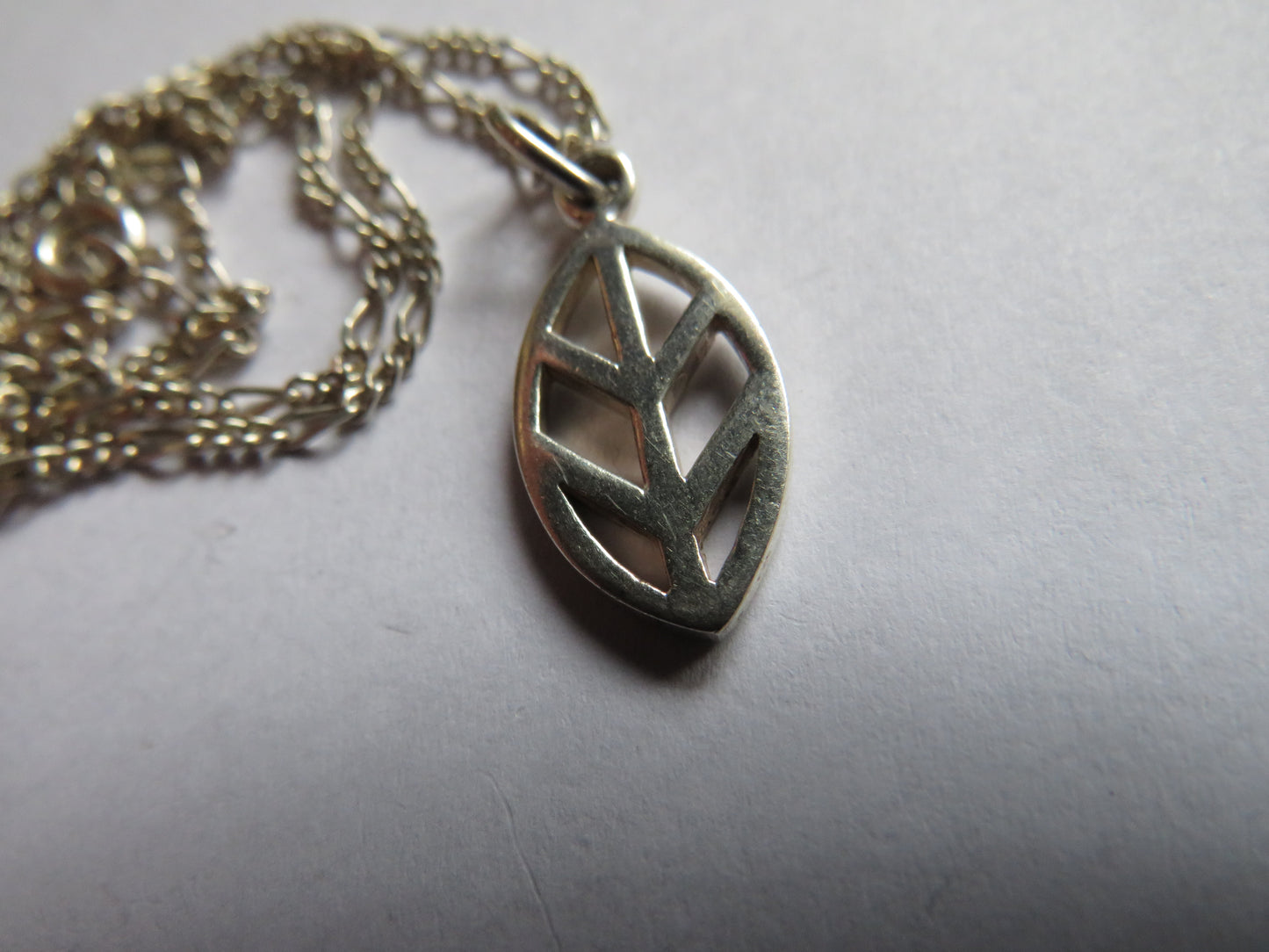 Stylish Ladies Sterling Silver Necklace & Pendant