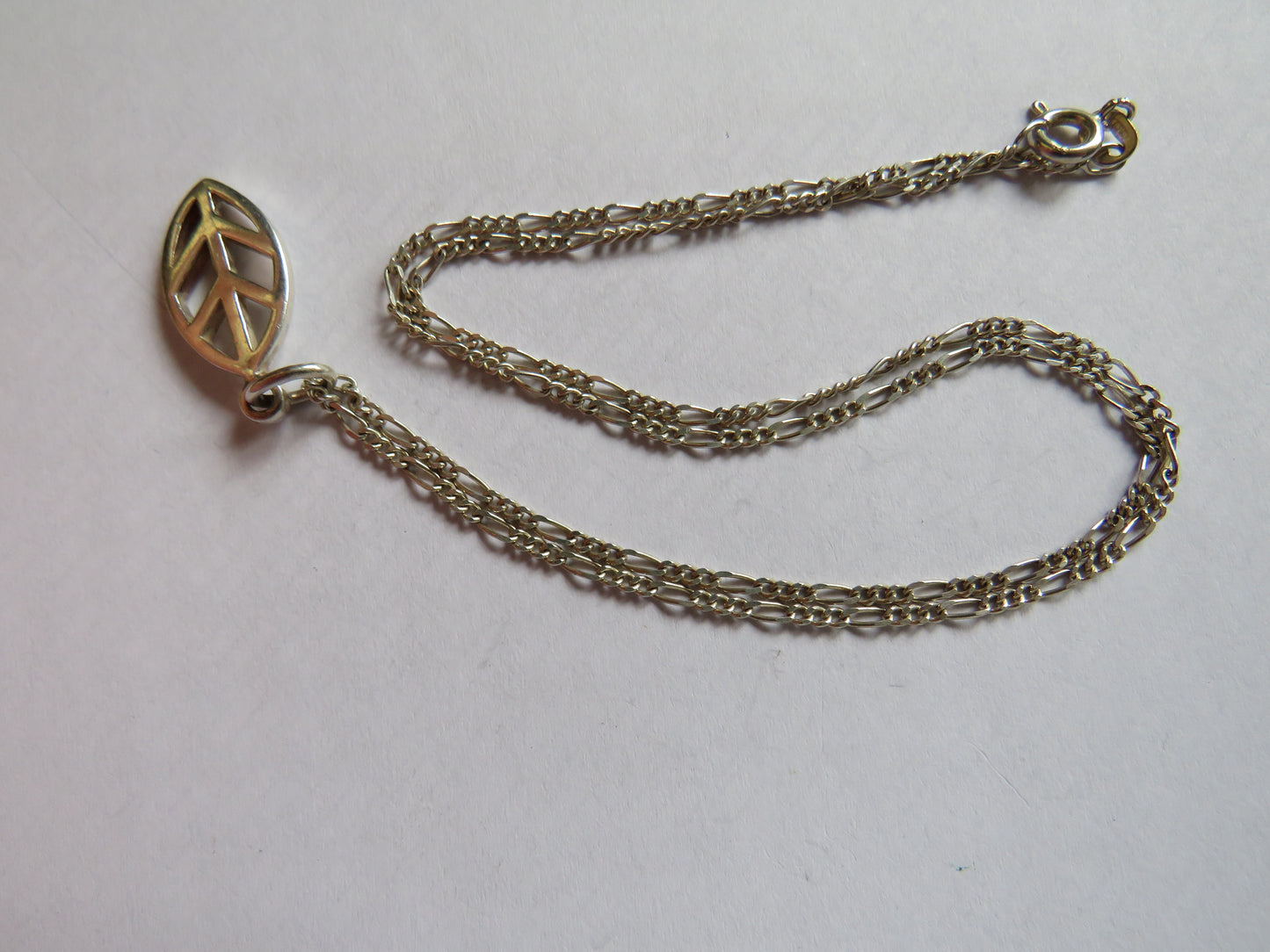 Stylish Ladies Sterling Silver Necklace & Pendant