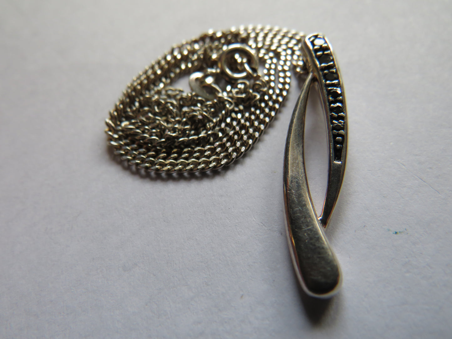 Stylish Ladies Sterling Silver Necklace & Pendant By Kit Heath
