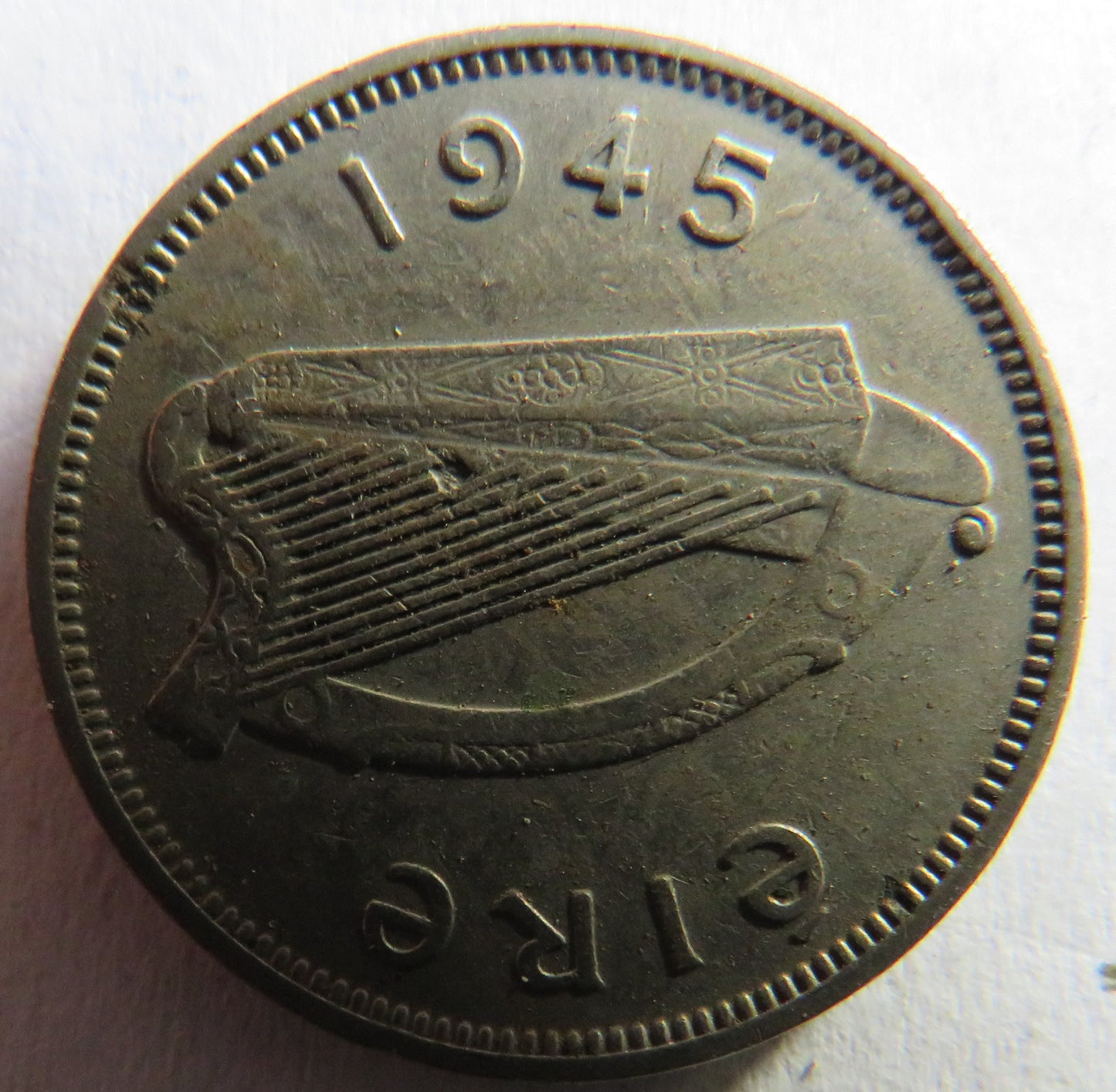 1945 Ireland Eire Sixpence Coin