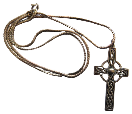 A Good Quality Sterling Silver Celtic Cross Pendant & Necklace
