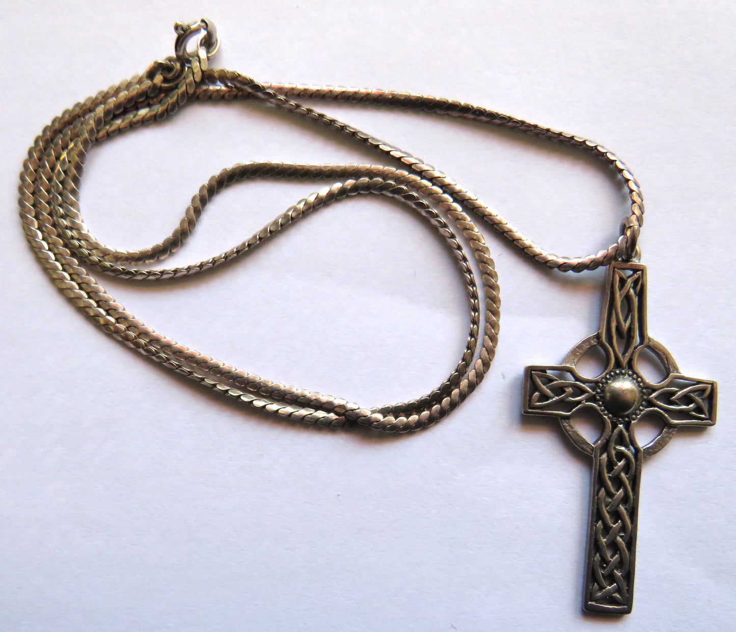 A Good Quality Sterling Silver Celtic Cross Pendant & Necklace