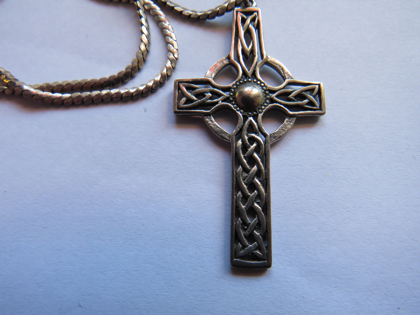 A Good Quality Sterling Silver Celtic Cross Pendant & Necklace