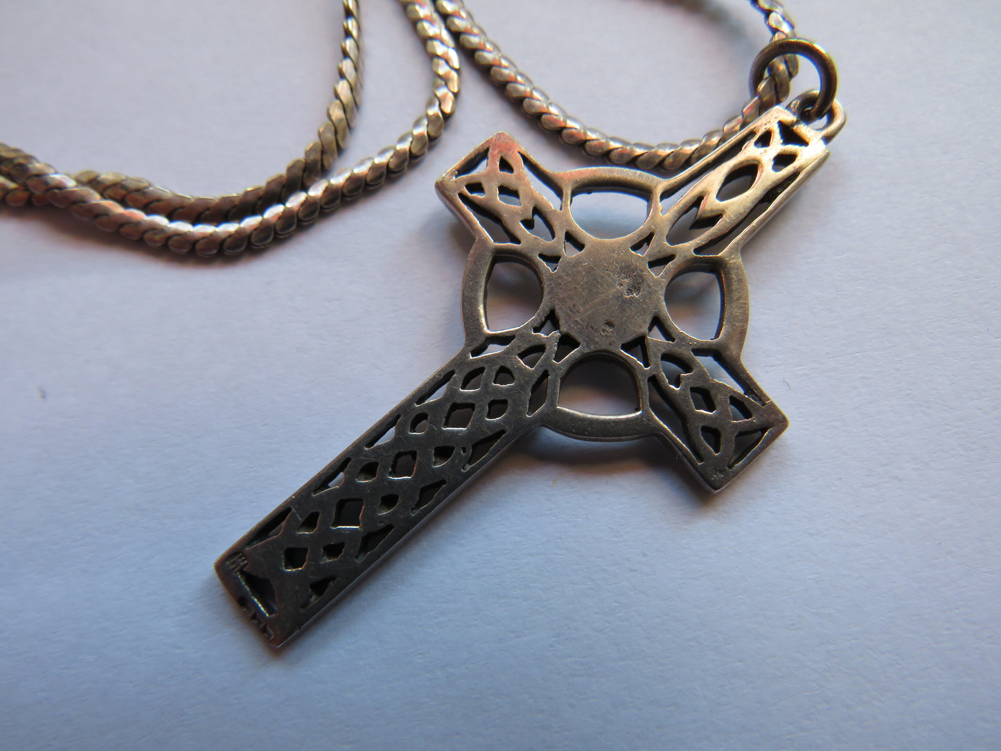 A Good Quality Sterling Silver Celtic Cross Pendant & Necklace