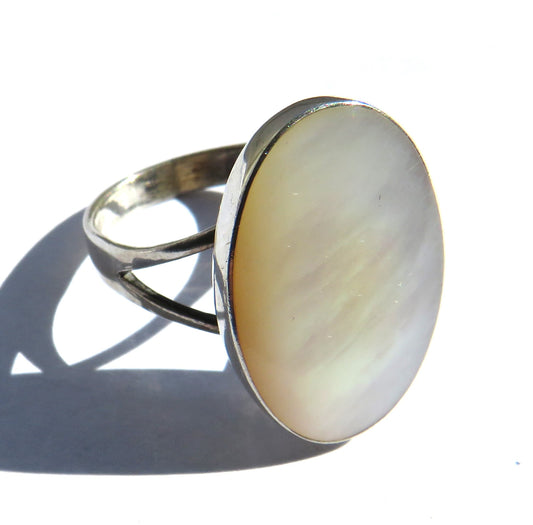 Ladies Sterling Silver & Mother of Pearl Ring - UK Size N & 1/2