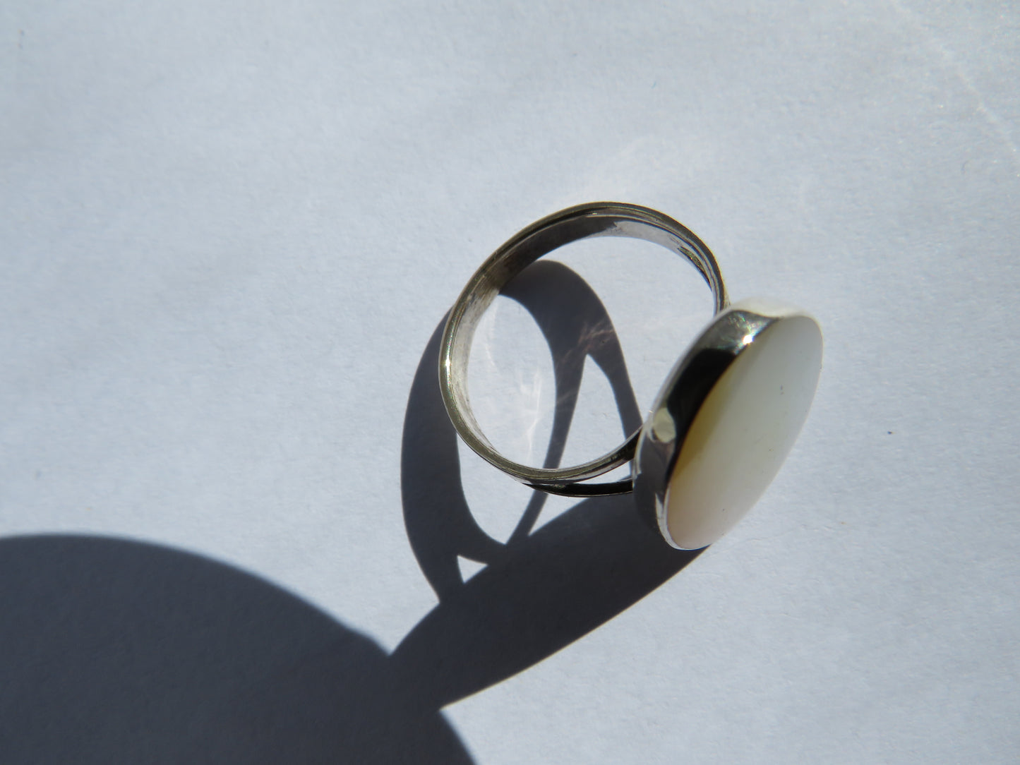 Ladies Sterling Silver & Mother of Pearl Ring - UK Size N & 1/2