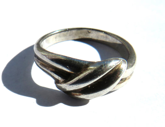 Stylish Ladies Sterling Silver Ring - UK Size L