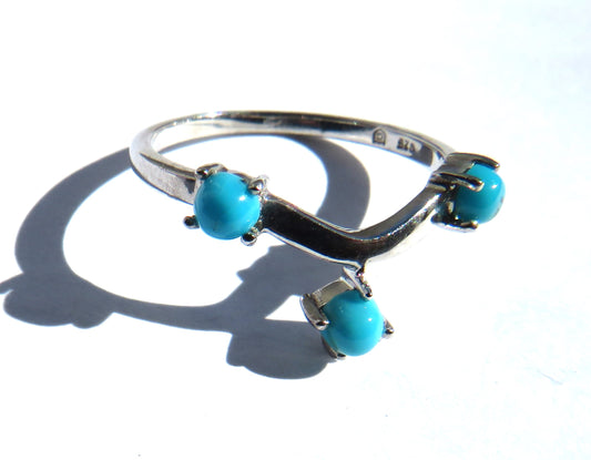 Stylish Ladies Sterling Silver & Turquoise Ring - UK Size P & 1/2