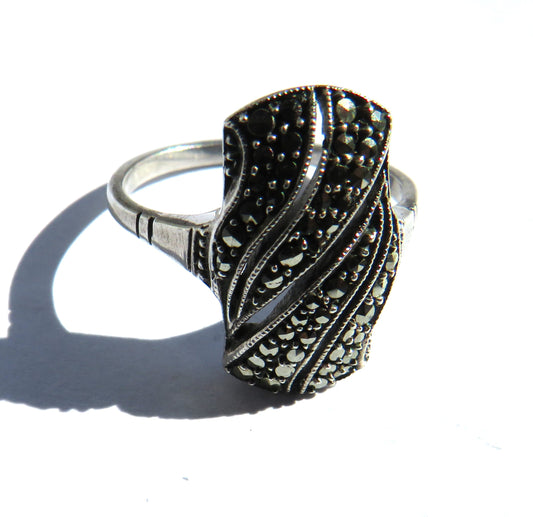 Ladies Silver & Marcasite Ring - UK Size M & 1/2