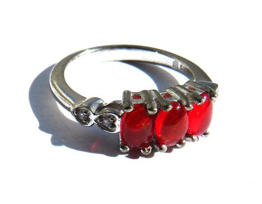 Stylish Ladies Sterling Silver & Red Stone Ring - UK Size N