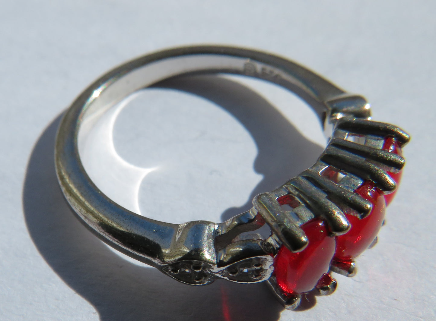 Stylish Ladies Sterling Silver & Red Stone Ring - UK Size N